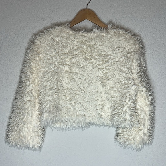 Tacera Faux Fur/Sherpa Cropped Jacket - Picture 3 of 7